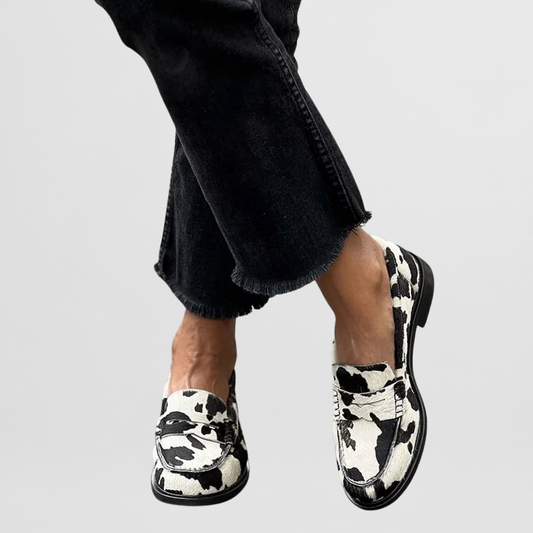 Poppy | Kuhmuster Patch Loafer
